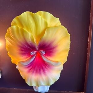 Ibis and Orchid Design Pansy nightlight New in box measure 5”h x 4”w
